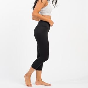 ZYIA black cropped leggings